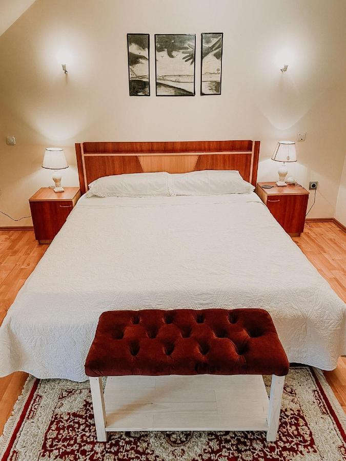 Cosy Bedroom For 2 With Balcony In A Family Villa Turnu Măgurele Esterno foto