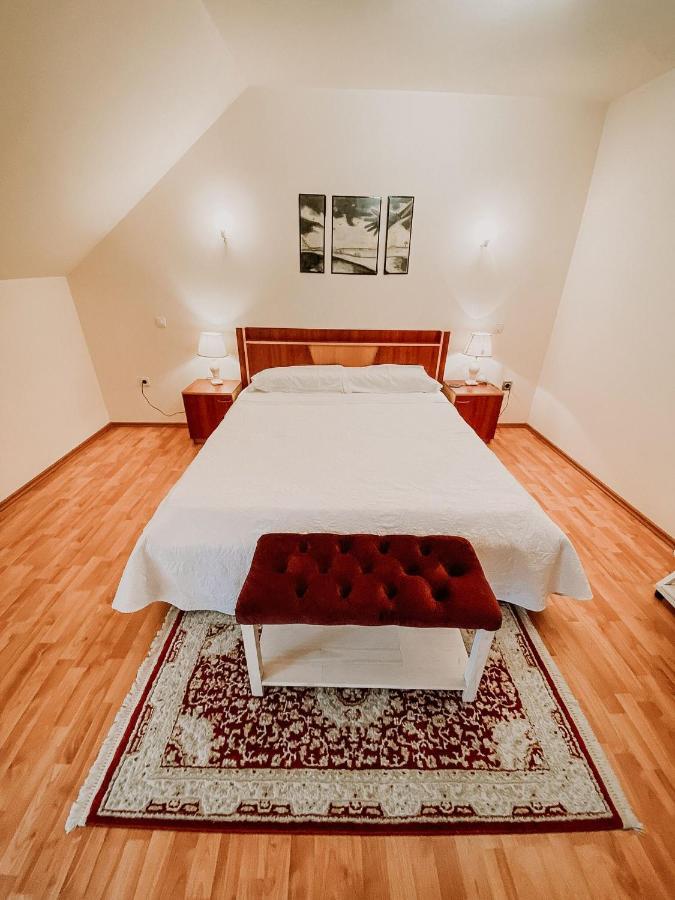 Cosy Bedroom For 2 With Balcony In A Family Villa Turnu Măgurele Esterno foto