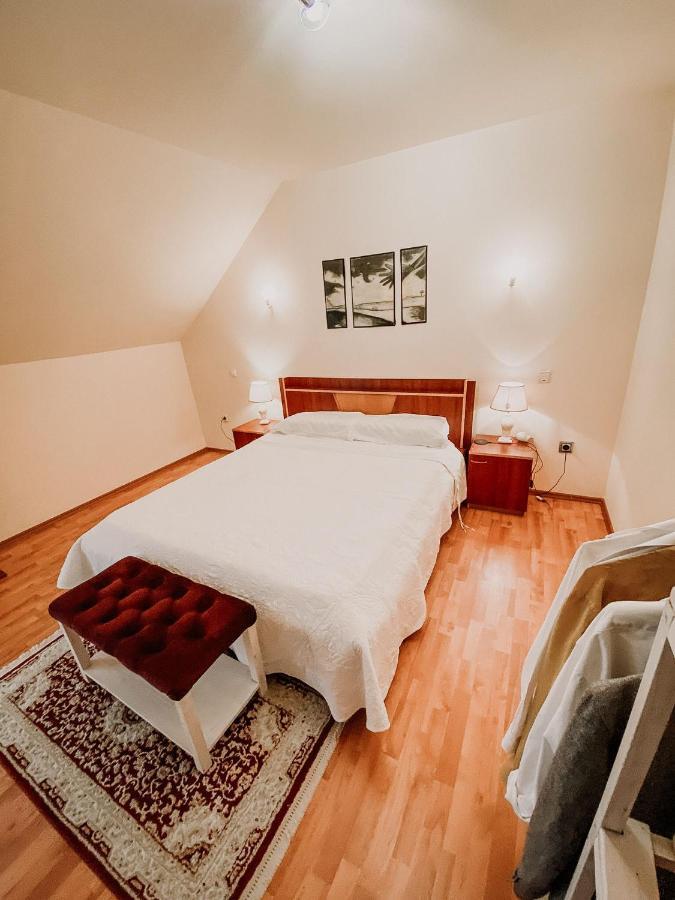 Cosy Bedroom For 2 With Balcony In A Family Villa Turnu Măgurele Esterno foto
