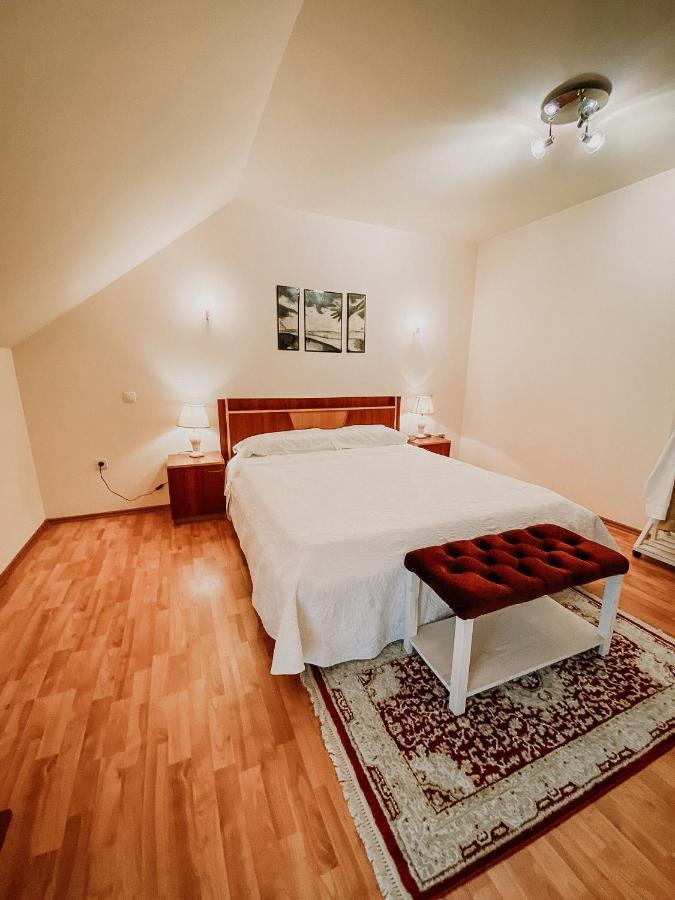 Cosy Bedroom For 2 With Balcony In A Family Villa Turnu Măgurele Esterno foto