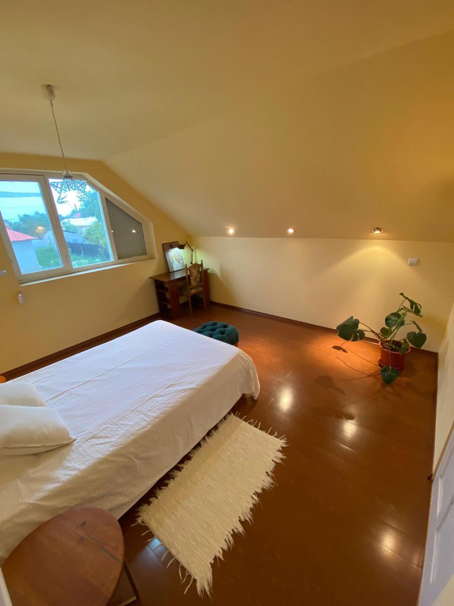 Cosy Bedroom For 2 With Balcony In A Family Villa Turnu Măgurele Esterno foto