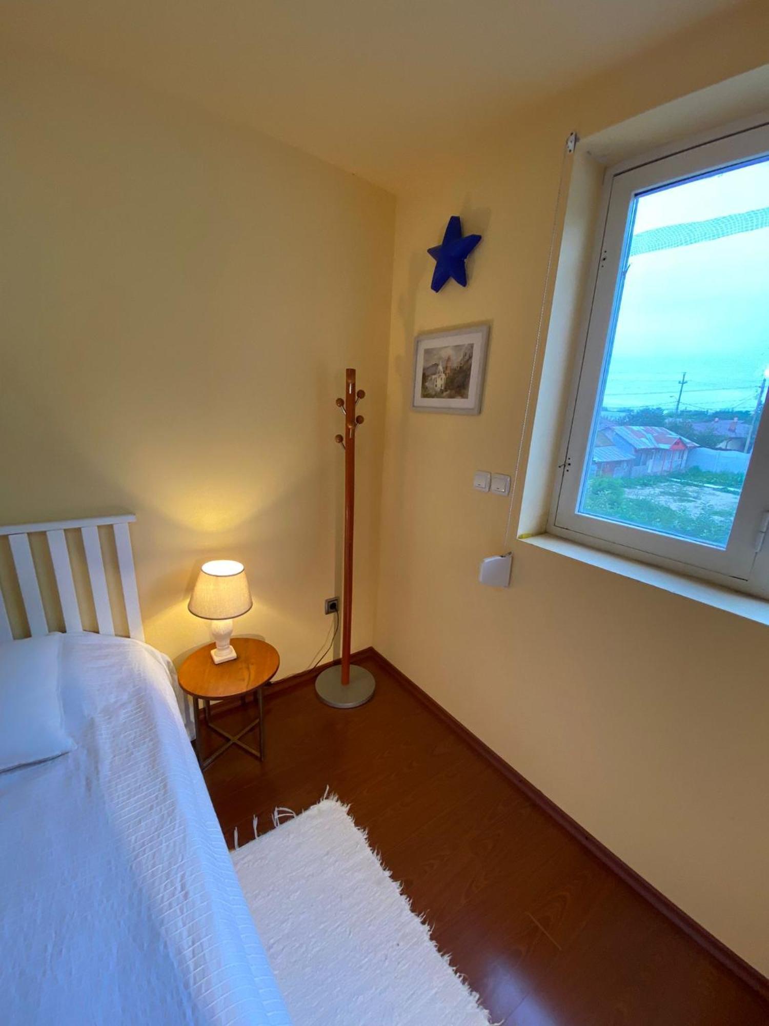 Cosy Bedroom For 2 With Balcony In A Family Villa Turnu Măgurele Esterno foto