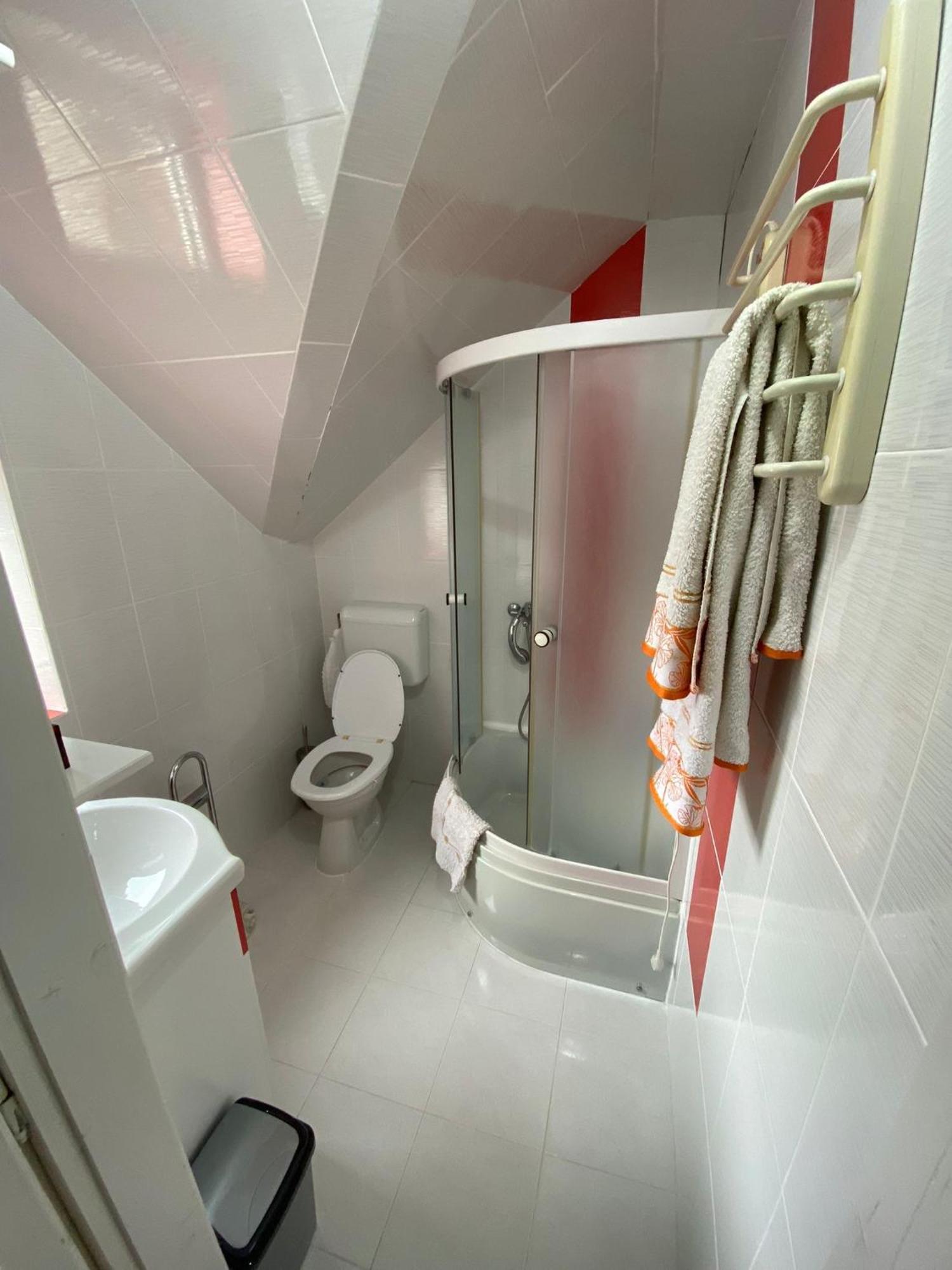 Cosy Bedroom For 2 With Balcony In A Family Villa Turnu Măgurele Esterno foto